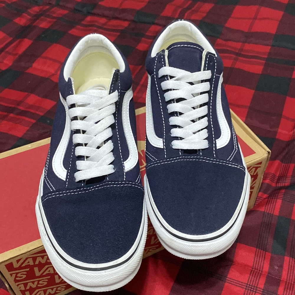 Vans - Picture 2 of 2